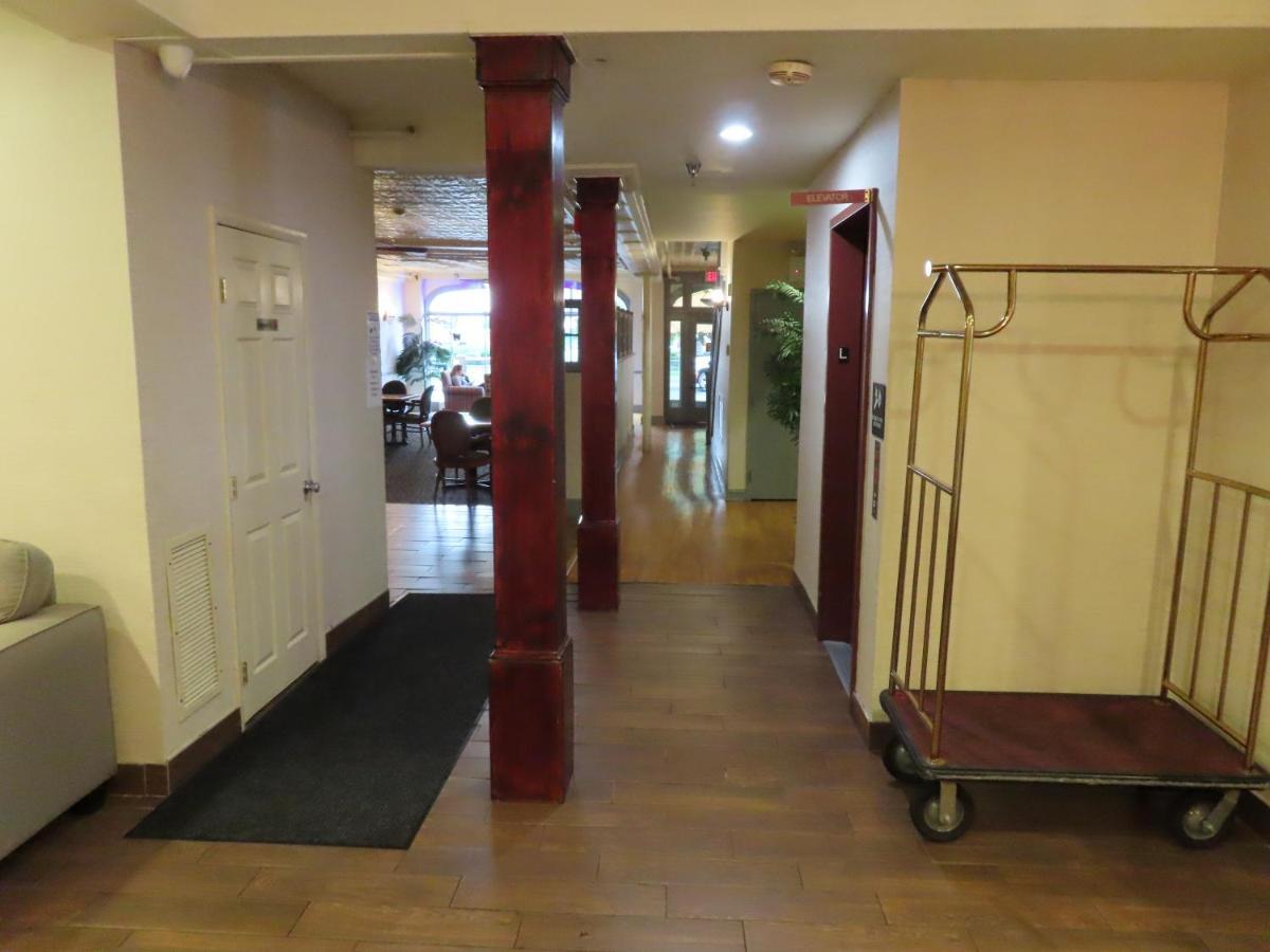 St Charles Hotel Downtown Гудзон Экстерьер фото