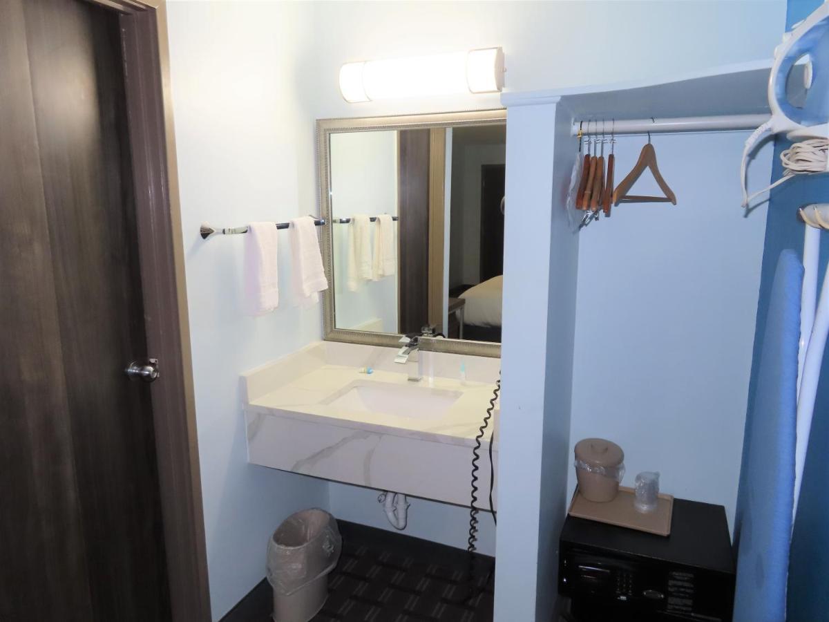 St Charles Hotel Downtown Гудзон Номер фото