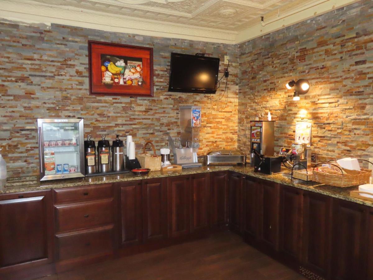 St Charles Hotel Downtown Гудзон Экстерьер фото